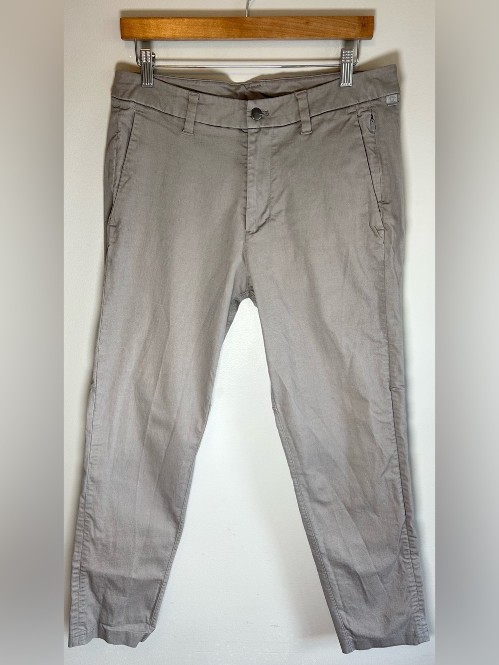 Lululemon Commission Pants Slim-Fit Mens 32x28 Light Gray Technical Chino